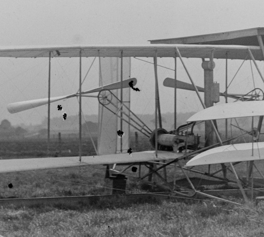 Top 105+ Images where did the propellers sit on the wright flyer? Excellent